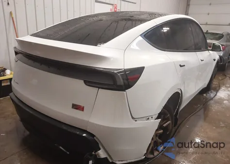 2026 Tesla Model Y Long Range Launch Series/Premium All-Wheel Drive z USA, uszkodzony, nr VIN 7SAYGDEE5TF323155